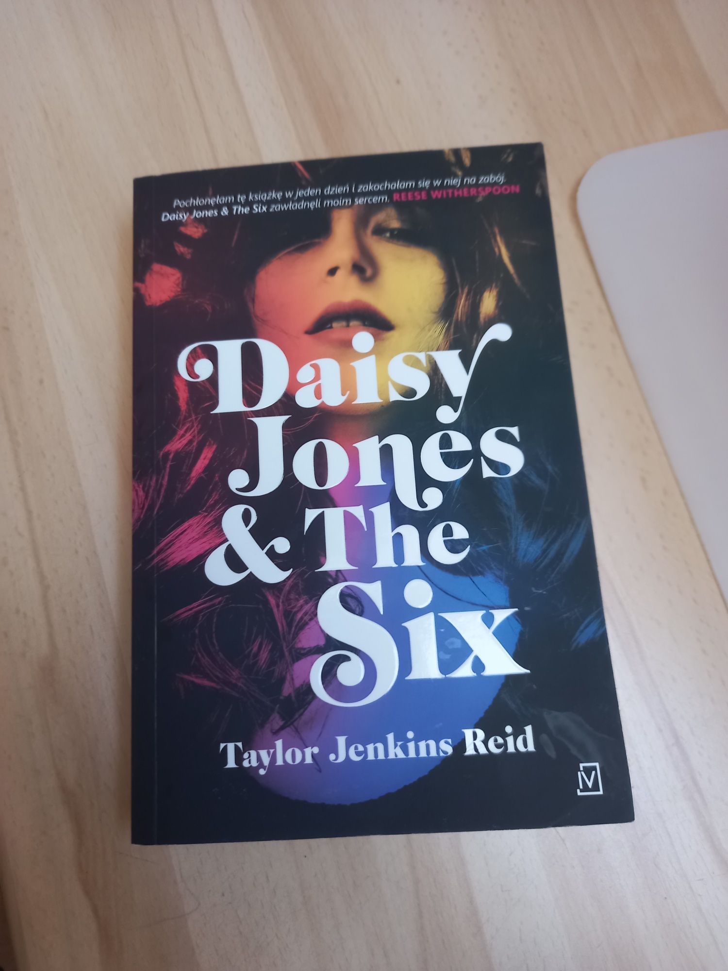 Daisy Jones & The Six Taylor Jenkis Reid