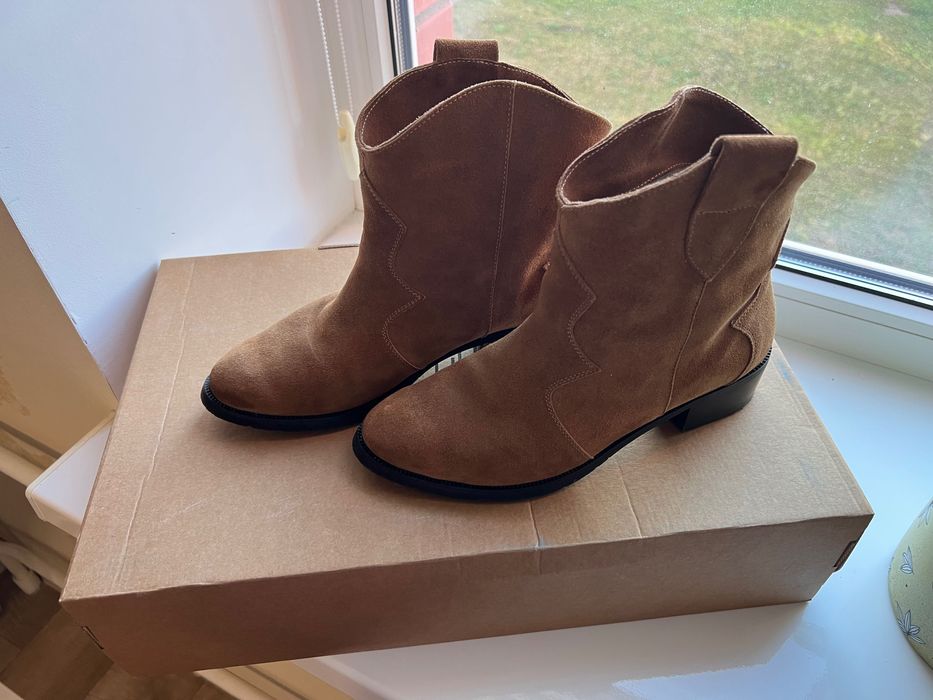 Чоботи жіночі козаки замша на байці