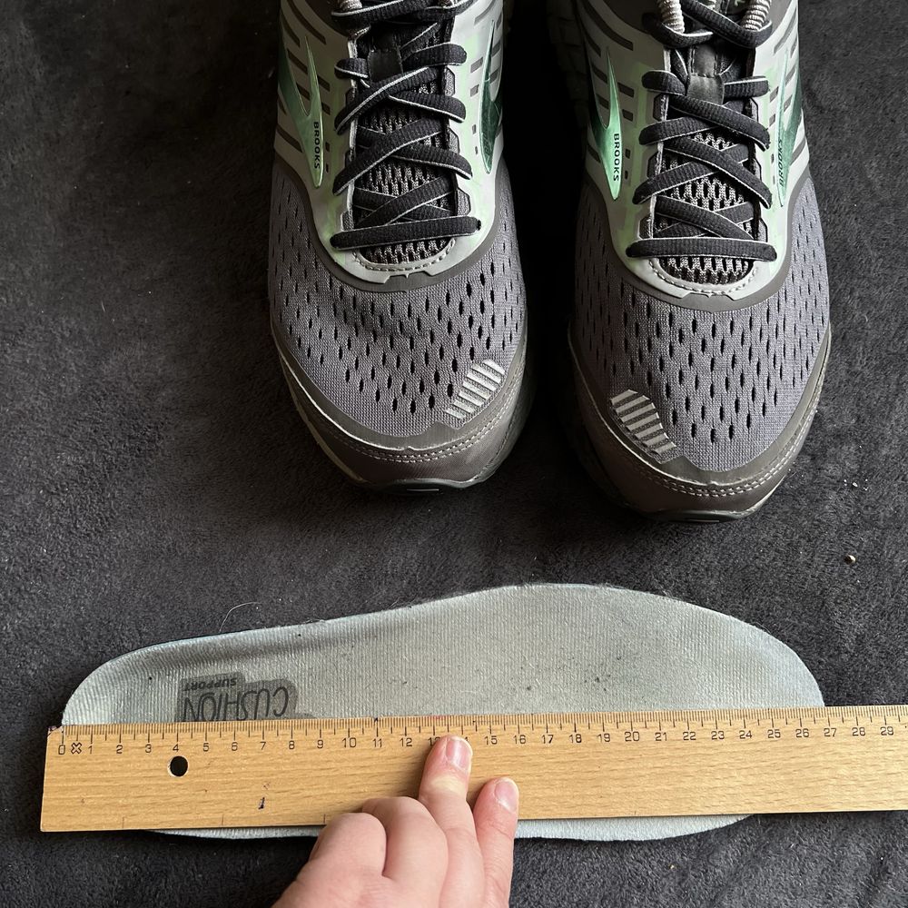 Чоловічі кросівки Brooks ariel 18. P. 41.
