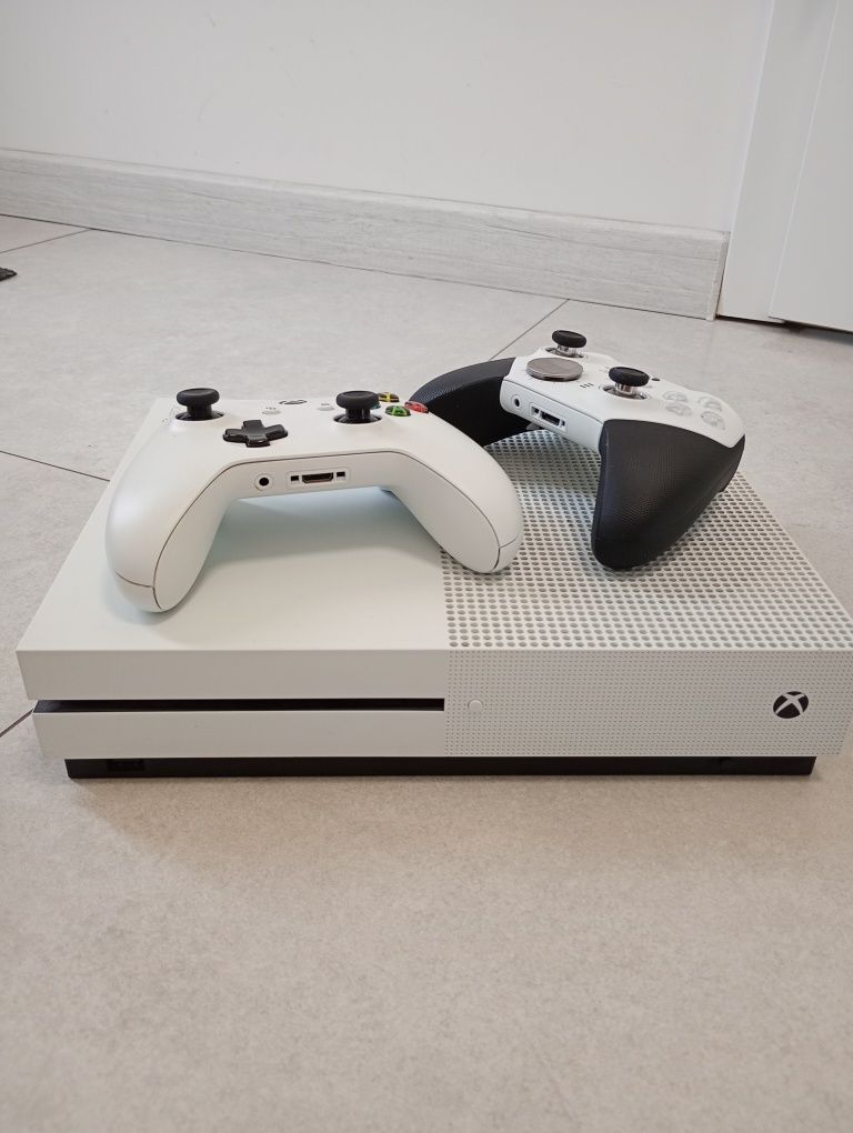 XBOX One S 1 TB + 2 PADY Elite gen 2 +4  Gry