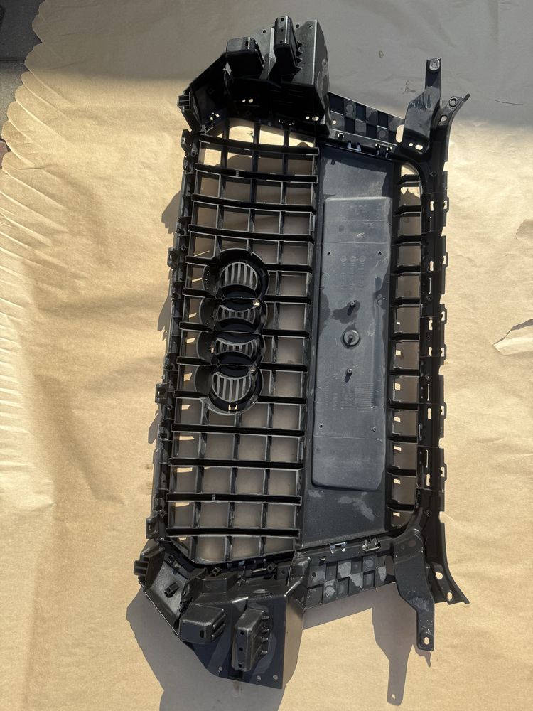 Grill atrapa Audi Q3 8U oryginał