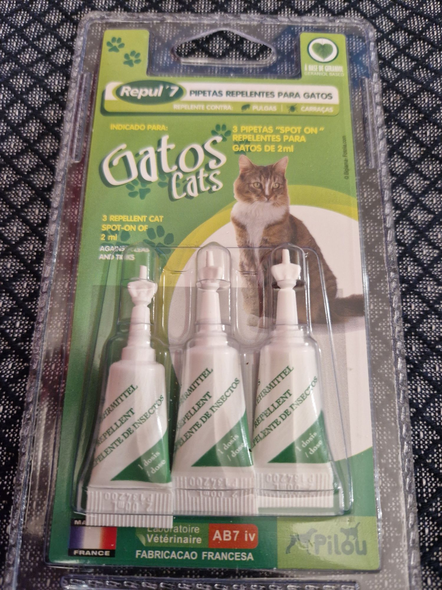 Pipetas repelentes para caes e gatos