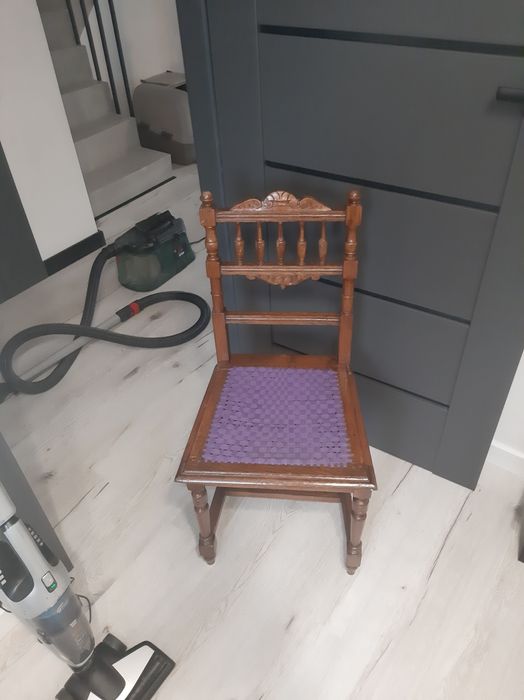Stare krzesło, tron, do delikatnego odświeżenia. Unikat!