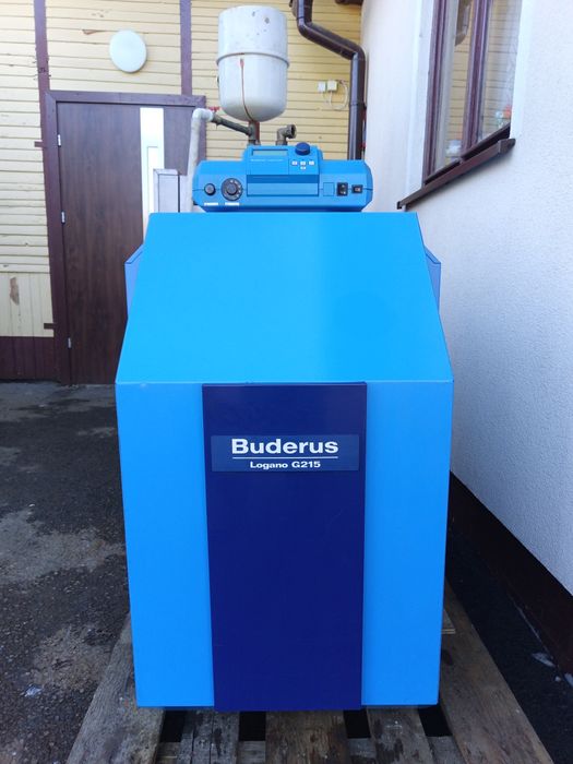Piec olejowy Buderus G215 rakietowy 59-70 kw