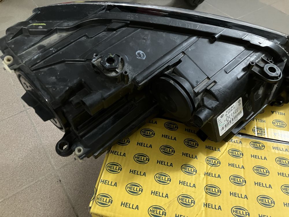 Lampa Przód Reflektor P/L VW Jett MK6 Hella