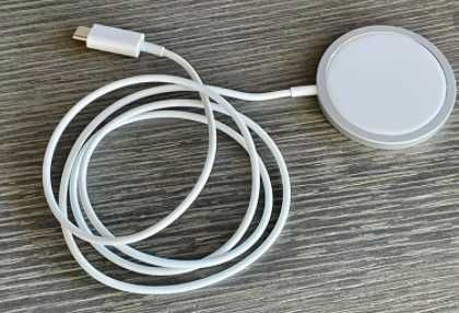 Беспроводное зарядное устройство MagSafe Charger