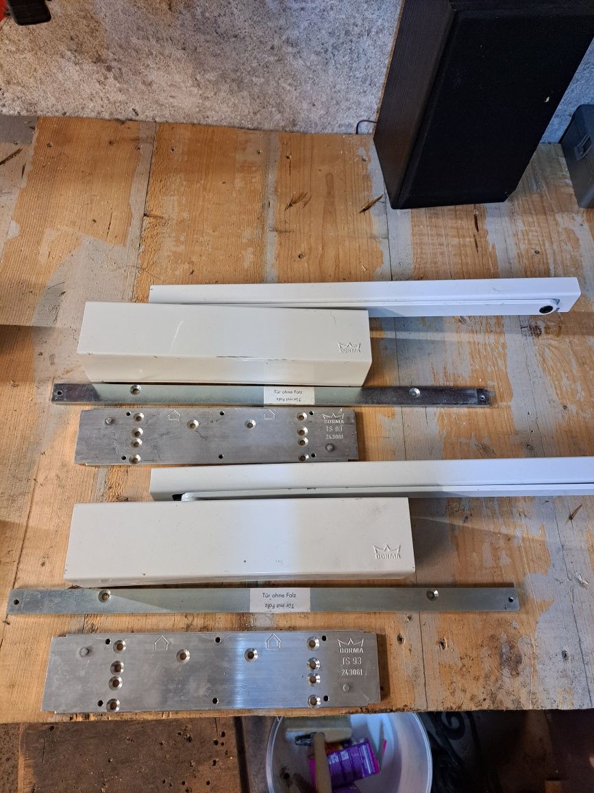 Samodomykacz Dorma TS93