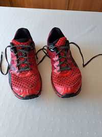 Buty do biegania firmy Inov Road Claw 275