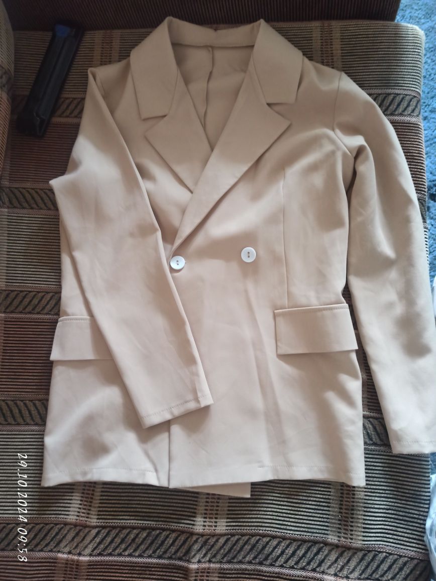 Продам женский брючный костюм
