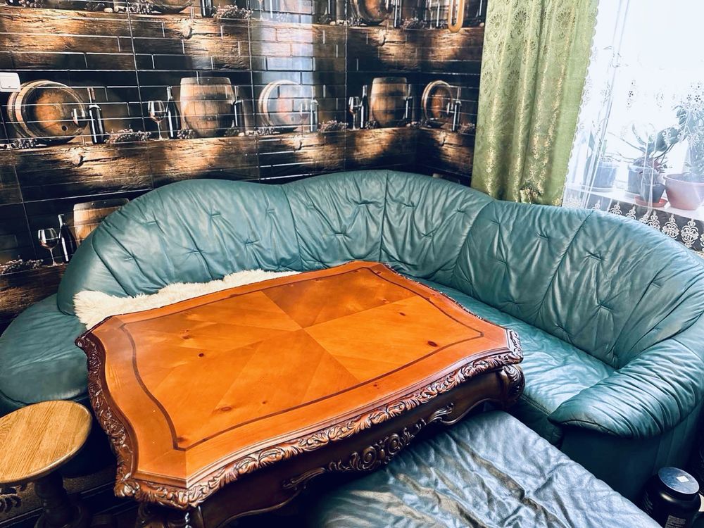 Шкіряний диван (куток) не реставрований все в оригіналі !!