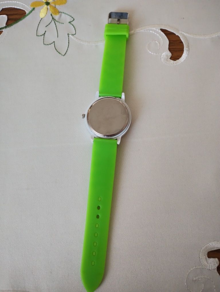 Nowy ładny zegarek