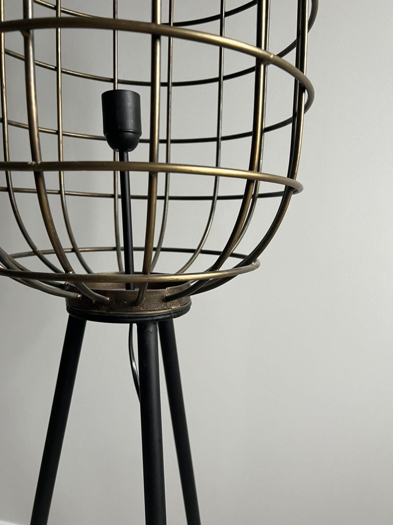 Rustykalna lampa stojąca