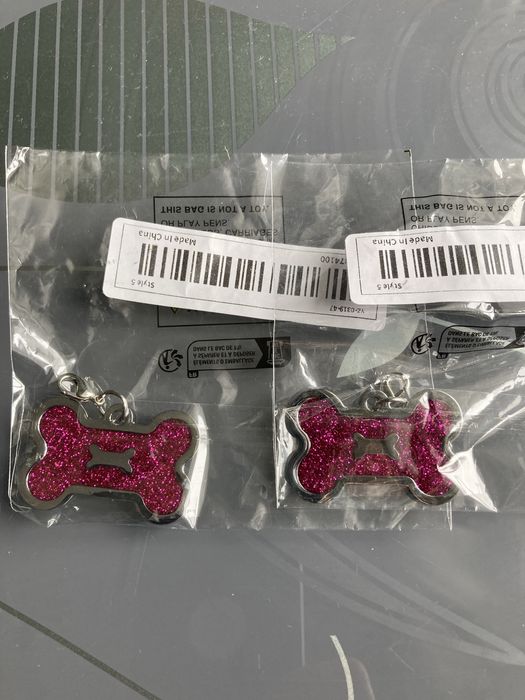 Zawieszka do obroży z karabińczykiem, kość brokatowa.