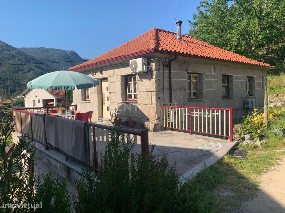 Magnífica Casa com 3 Apartamentos na Vila do Gerês
