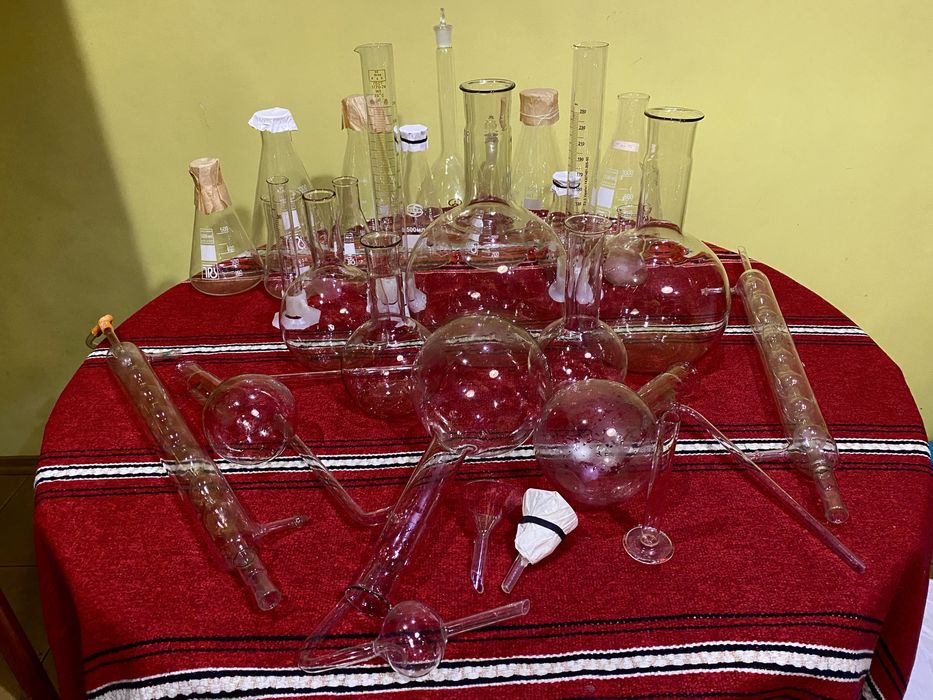 Лабораторні колби циліндри та інше