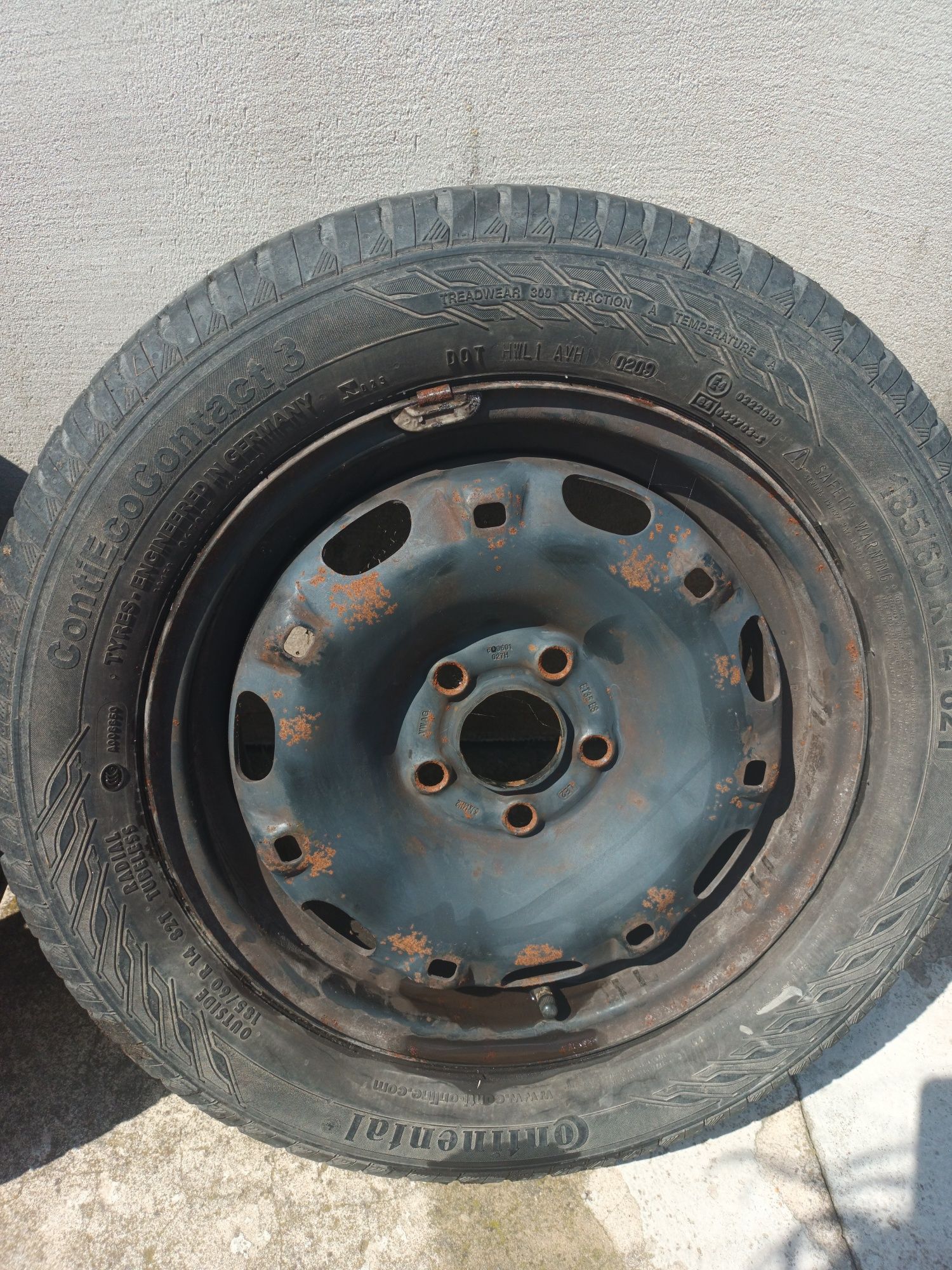 Komplet letnich opon z felgami 185/60 r14