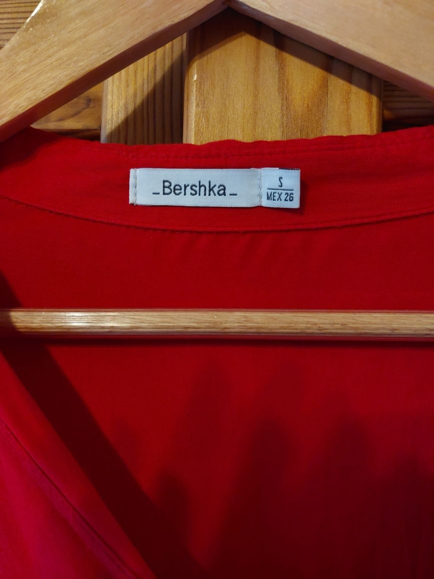 Czerwona bluzka Bershka 36/S czerwona koszula na zakładkę bluzka top S