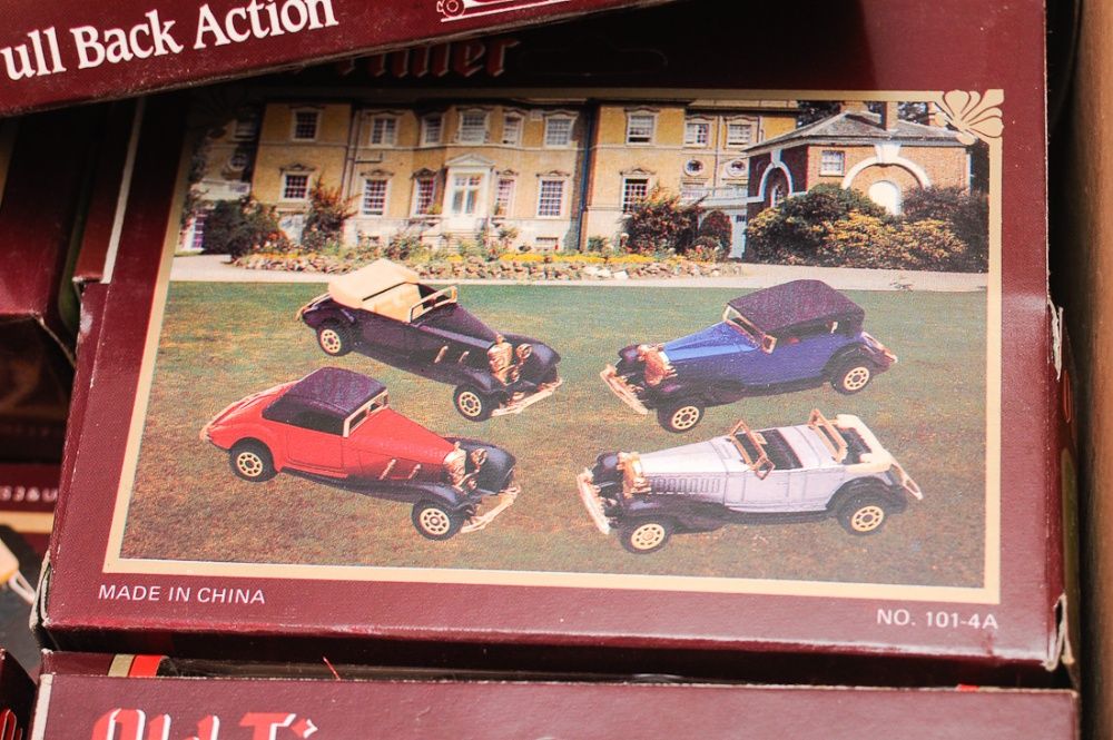 Lote de 27 carros Die Cast Metal