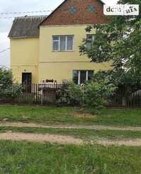 Продам двоповерховий будинок у містечку Літин Вінницької області.