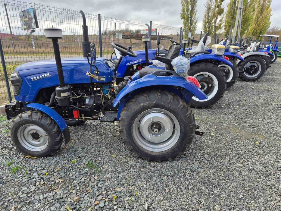 Трактор Сінтай 244THL