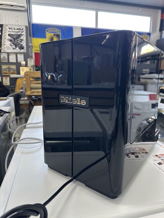 Кавомашина Miele CM 63 автоматична кавоварка міле