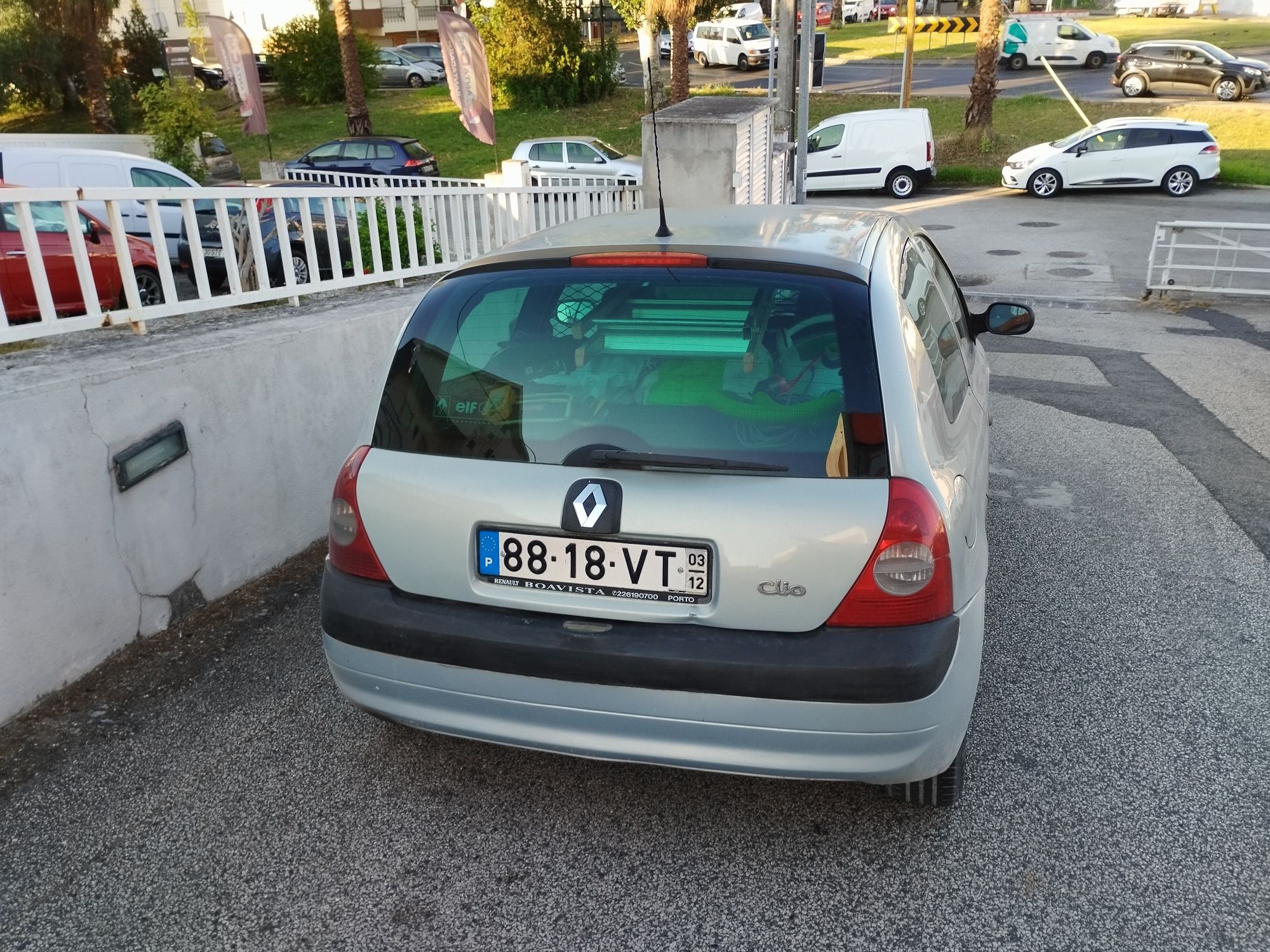 Vendo Clio comercial ano 2003 gasóleo