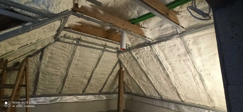 Piana PUR, Ocieplenie poddasza, ocieplanie piana, izolacja pianką