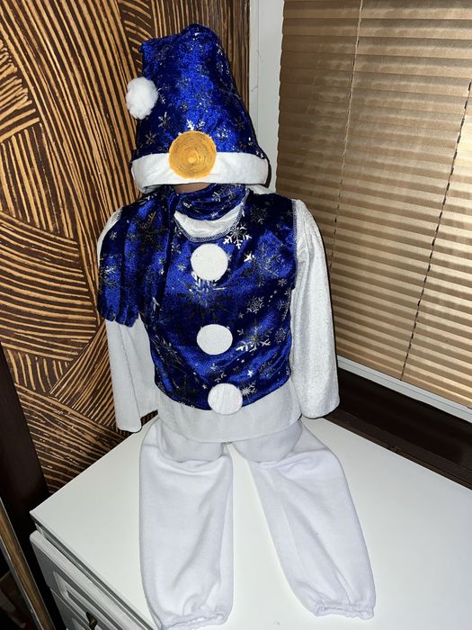 Костюм янгола,зайця, сніговик,кіндер, ведмідь