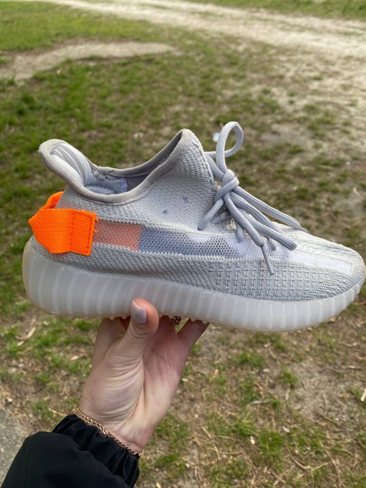 Жіночі кросівки Nike yeezy boost 350