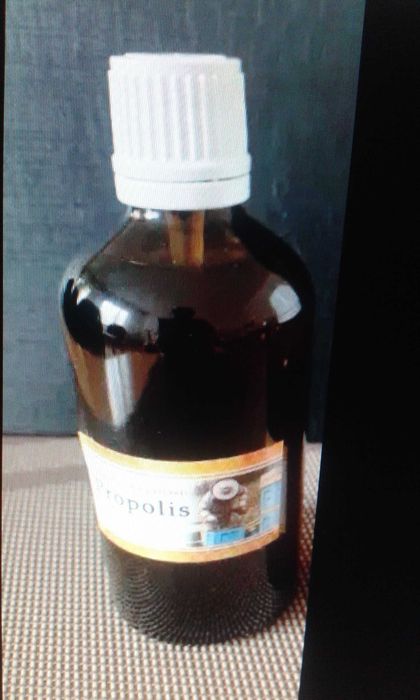 Ekstrat kitu pszczelego. Propolis Krople propolisowe 30%. But 100 mil.