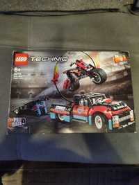 LEGO 42106 Technic Pokaz kaskaderski ciężarówka i motor 2w1