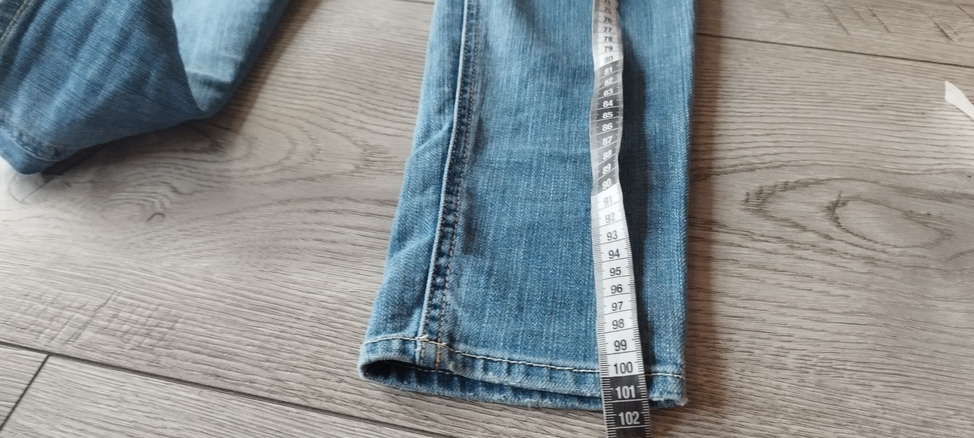 W27 L31 damskie rurki jeansy hollister przetarcia