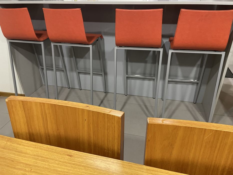 Cadeiras de ilha ou balcão de cozinha em pele