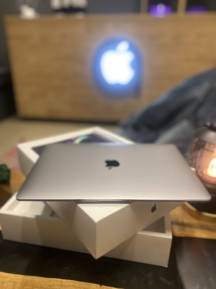 Ноутбук Apple MacBook Air 13" i5/8/128GB Space Gray (MVFH2) 2019