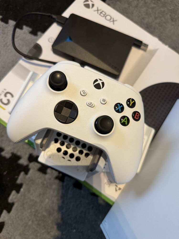 Xbox Series S + dysk+ podstawka chlodzaca ze stojakami na pady
