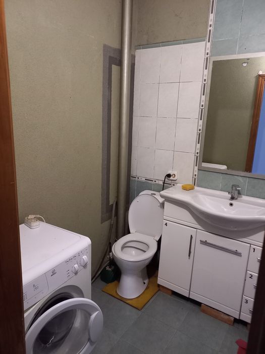 Продається 3 - кімнатна квартира на Троєщині