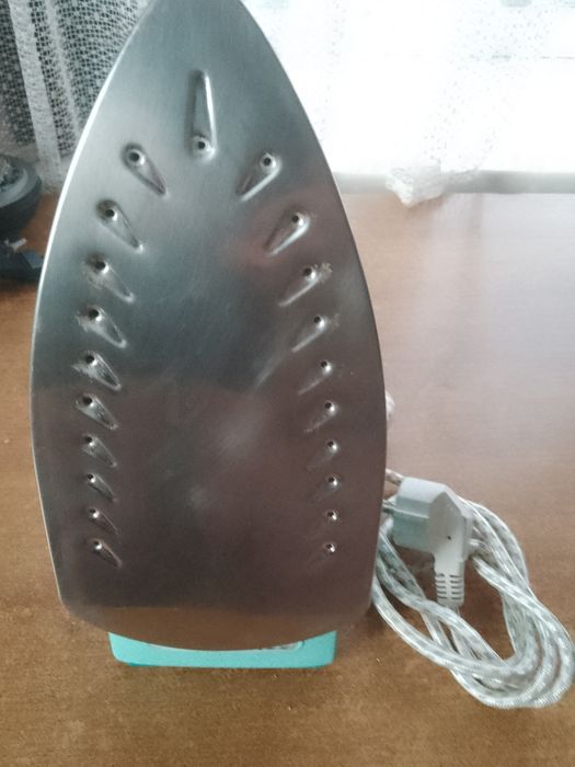 Продам утюг elbee 2000вт