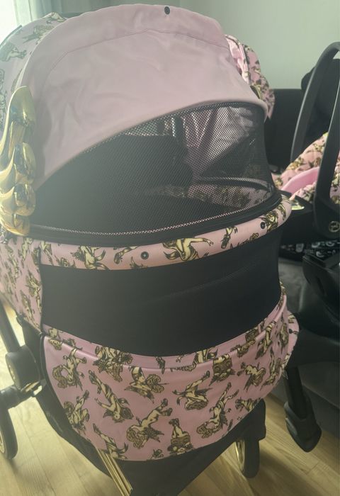 Cybex Priam 2.0 Cherubs Pink by Jeremy Scott 4w1 wózek fotelik baza