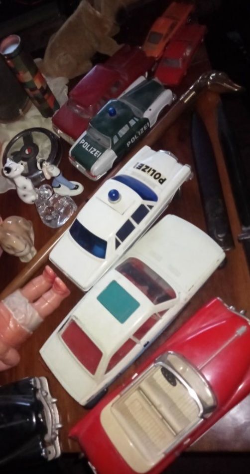 Stare zabawki bibeloty. Lalka XXw. bobas. Auto blaszane Bębenek Piesek