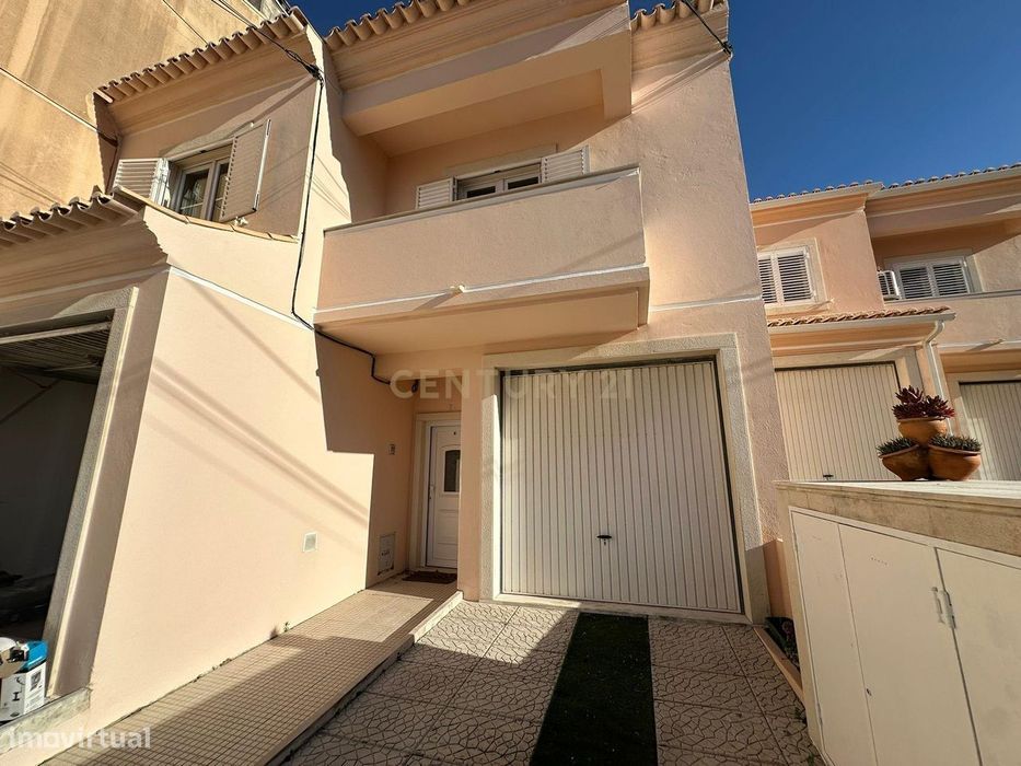 Moradia T4 em Banda, Agualva-Cacém