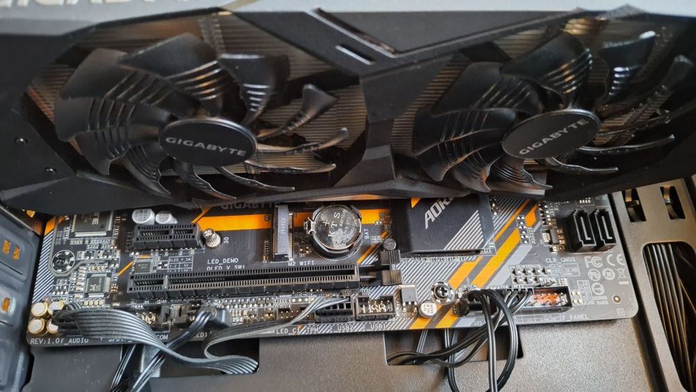 Idealny prezent świąteczny-Komputer stacjonarny Gamingowy