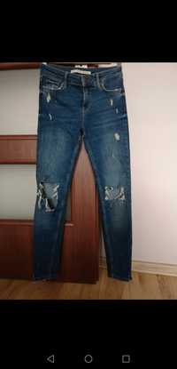 Bershka skinny jeans dziury przetarcia 34 xs