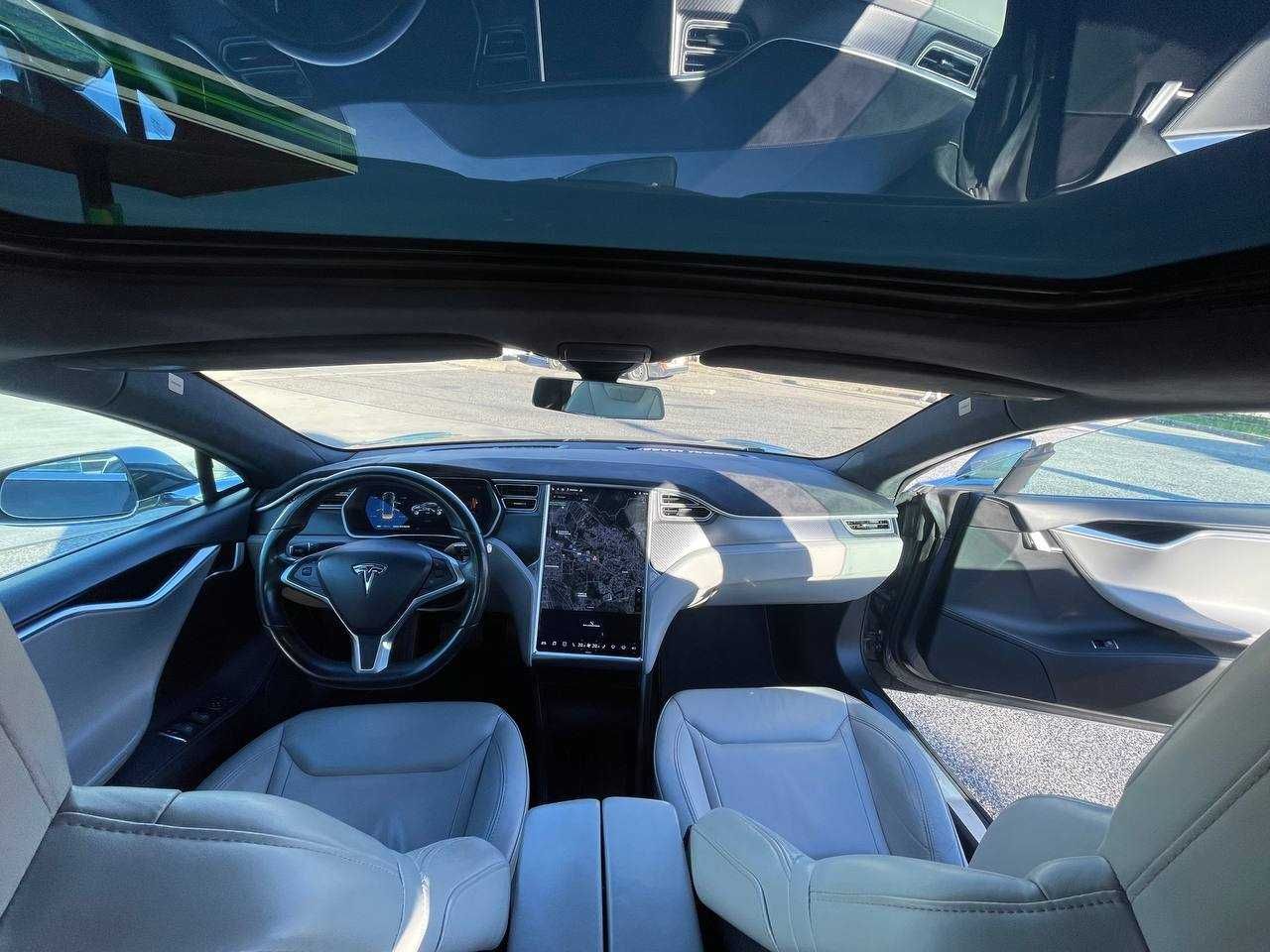 Tesla Model S 85 D