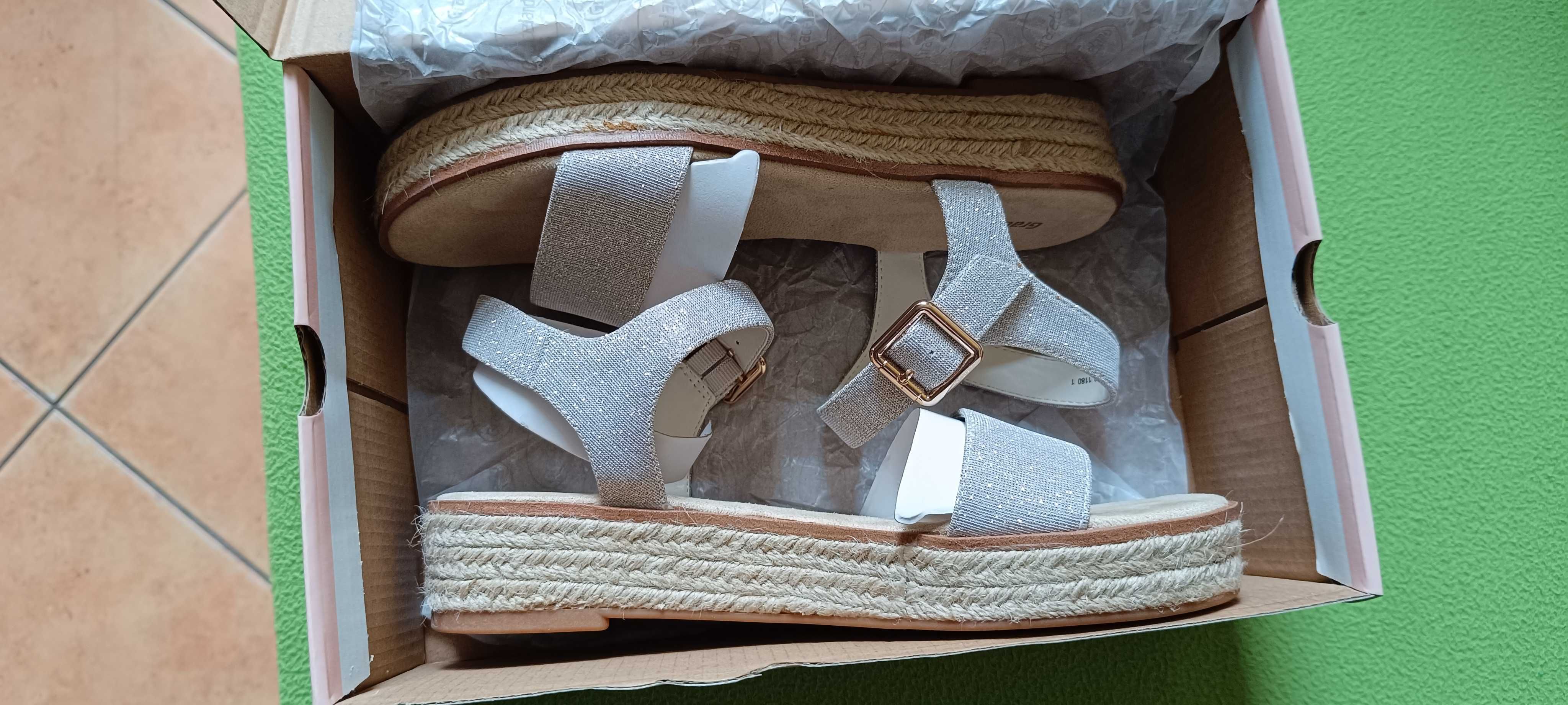 Piękne nowe sandałki damskie