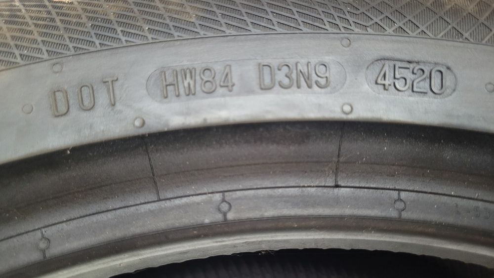 Ładne opony zimowe 235/50R19 Continental op.372