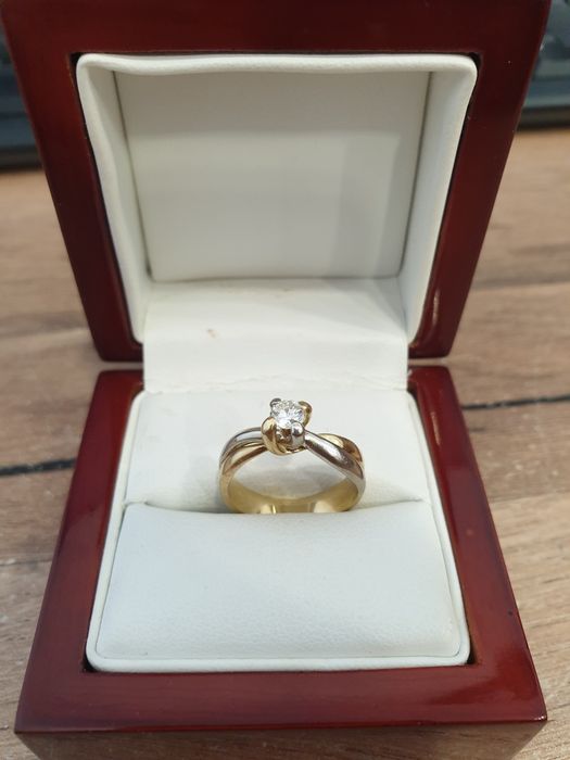 Śliczny Złoty pierścionka z brylantem 0.30ct