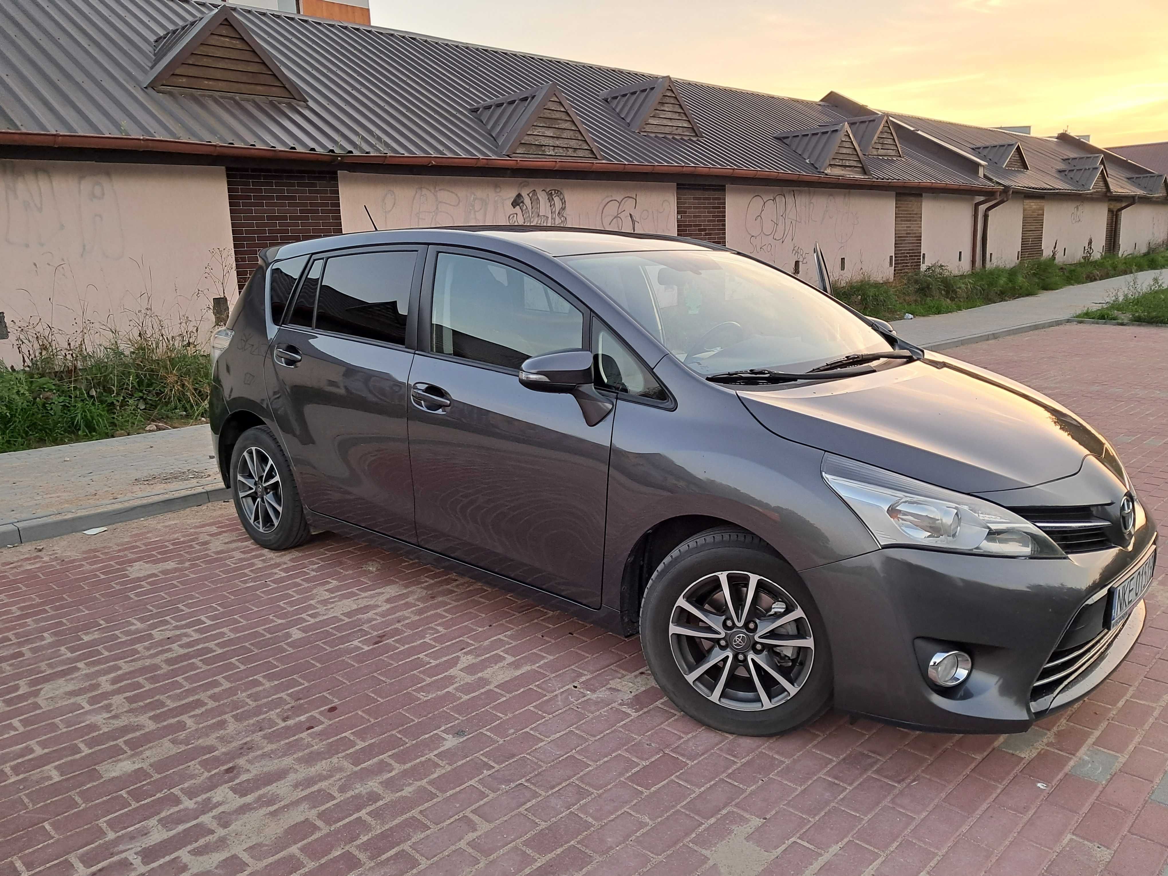 toyota verso 2.0 d4d kamera panoramiczny dach 2013