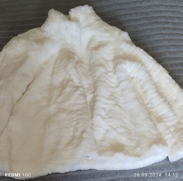 Полушубок эко 44размер( можно под свадебное платье)платье