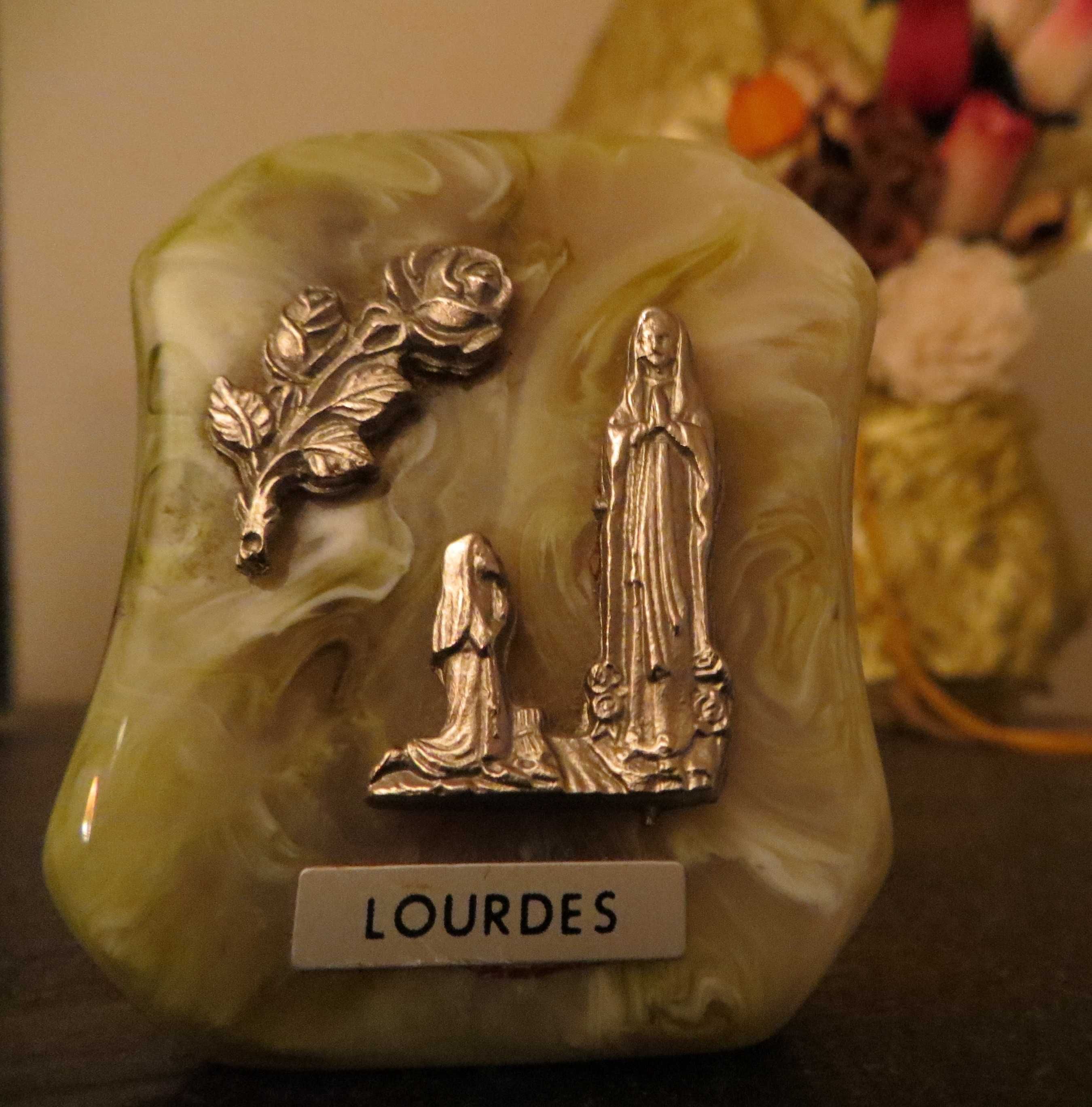 Leque, Imagem e Água Benzida originárias do Santuário Lourdes -3 peç.