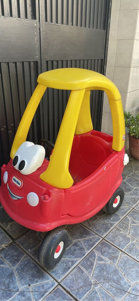 Carro para criança Little Tikes.